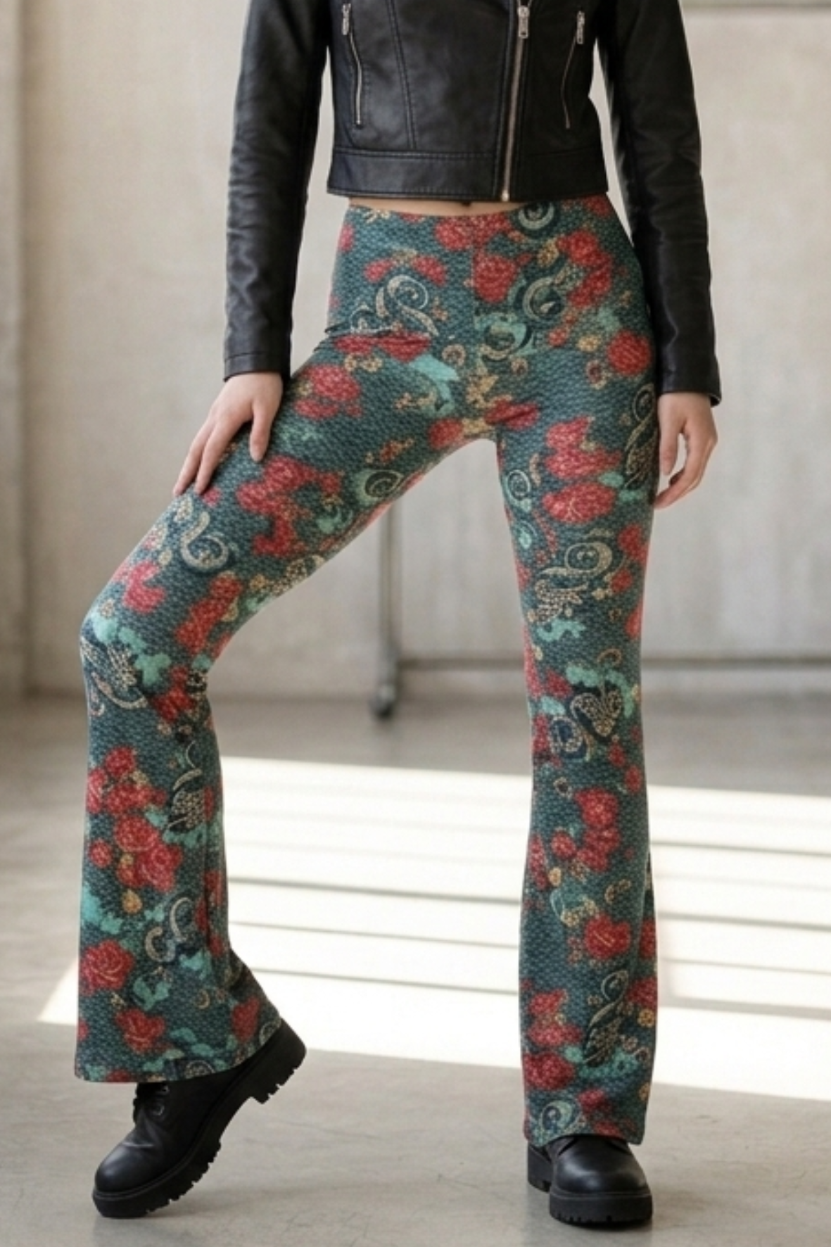 Flare Leggings - Dragon & Roses