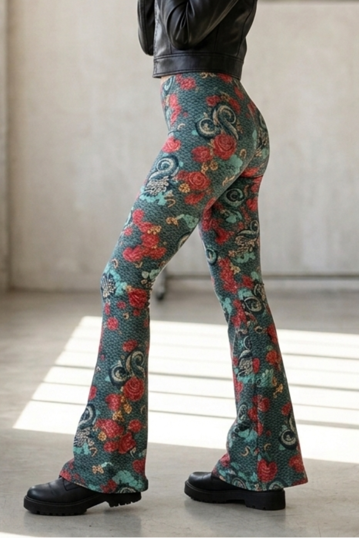 Flare Leggings - Dragon & Roses