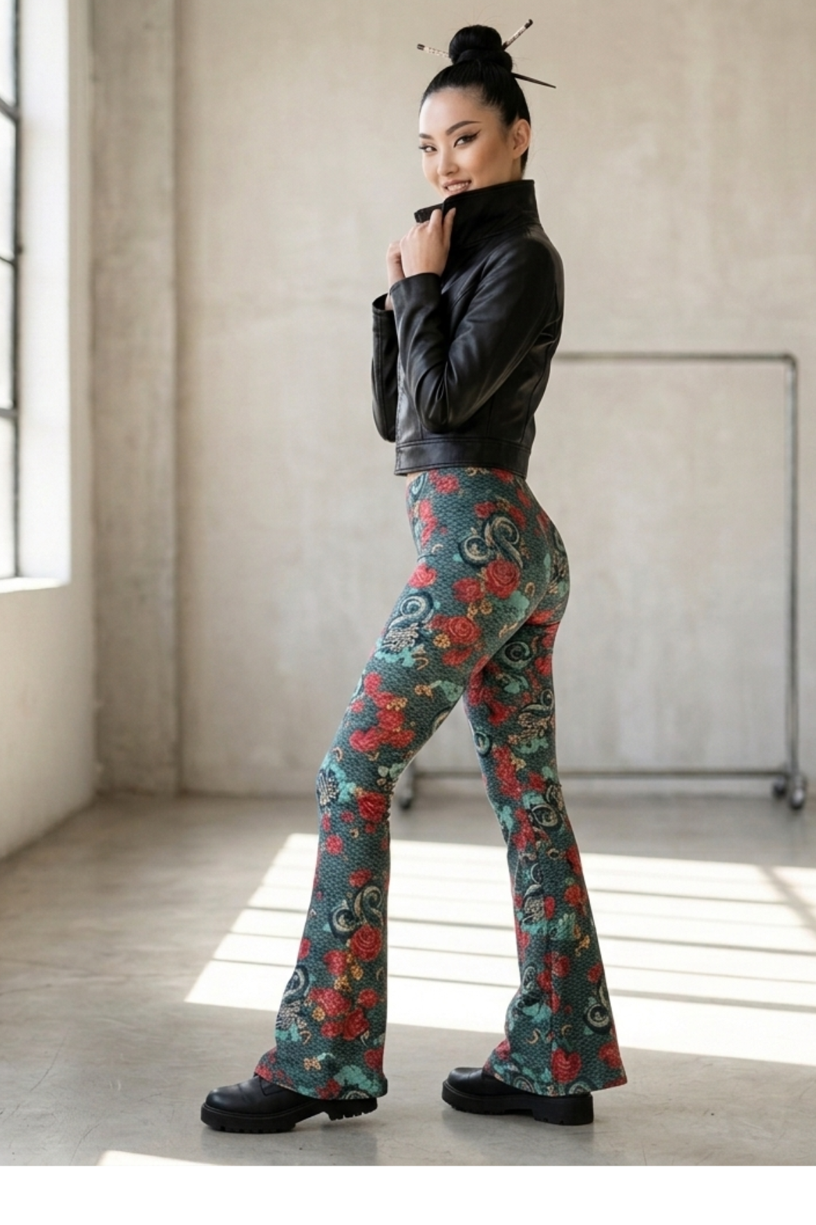 Flare Leggings - Dragon & Roses