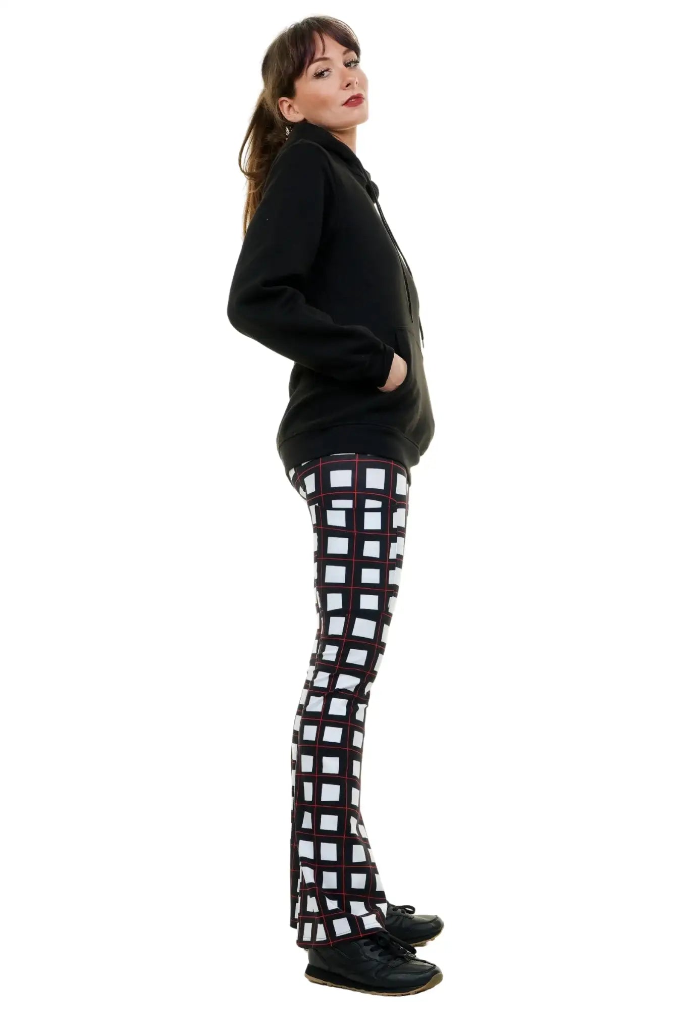 usgestelltes Bein der Flare Leggings Funky Punky – stylische Schlagleggings aus weicher Baumwolle für Party und Alltag