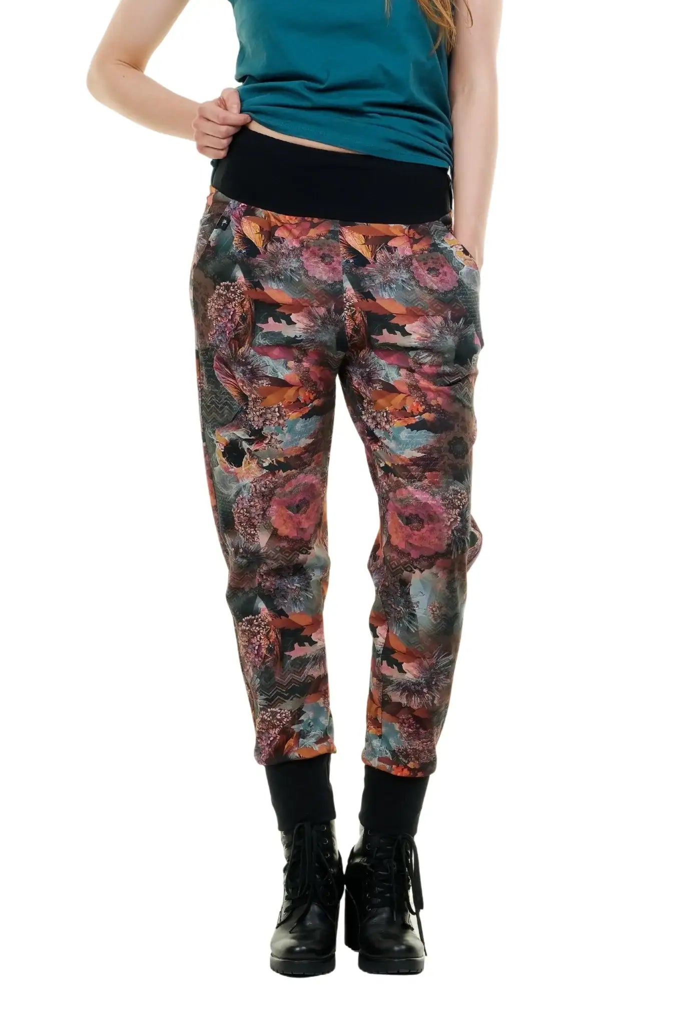 Damen Baggy Hose mit floralem Muster in Altrosa, lockere Passform, schwarze Bündchen