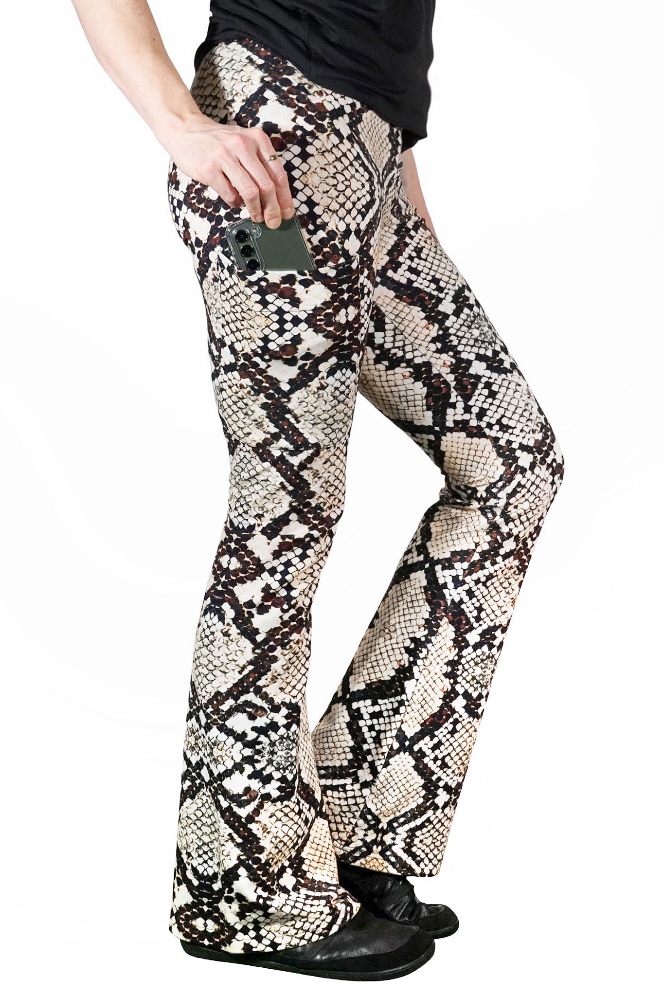 flareleggingssnake1_d48ff56a-a5b3-491d-957d-60446dd1ece9.jpg